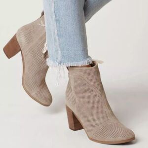 TOMS Lunata Leather Ankle Boot - Women s Shoes in Desert Taupe Size 8